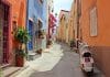 scooter dans une ruelle d'Italie