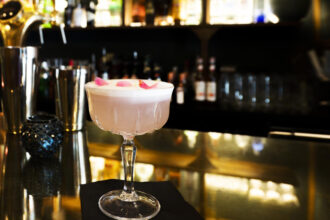 Pourquoi choisir un hôtel bar pour un afterwork à Paris ?